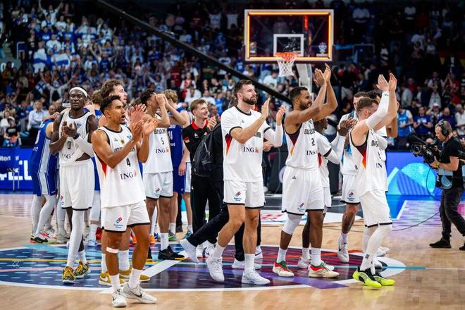 【最大黑马出品】就靠这场比赛，他就要把自己打到NBA了？__【最大黑马出品】就靠这场比赛，他就要把自己打到NBA了？