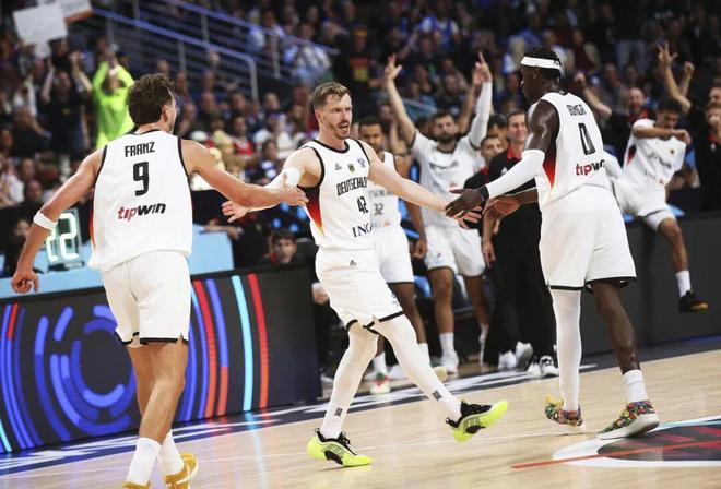 【最大黑马出品】就靠这场比赛，他就要把自己打到NBA了？_【最大黑马出品】就靠这场比赛，他就要把自己打到NBA了？_