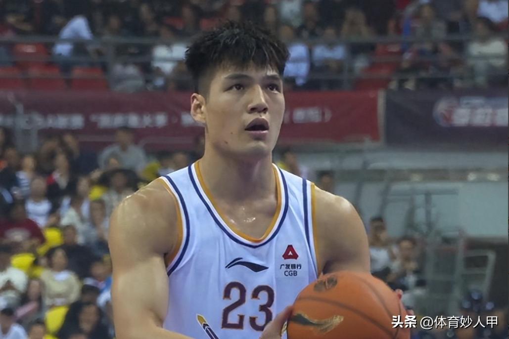 CBA名记：广东队350 万年薪签陈国豪+送王少杰+高额转会费 值得吗？_CBA名记：广东队350 万年薪签陈国豪+送王少杰+高额转会费 值得吗？_