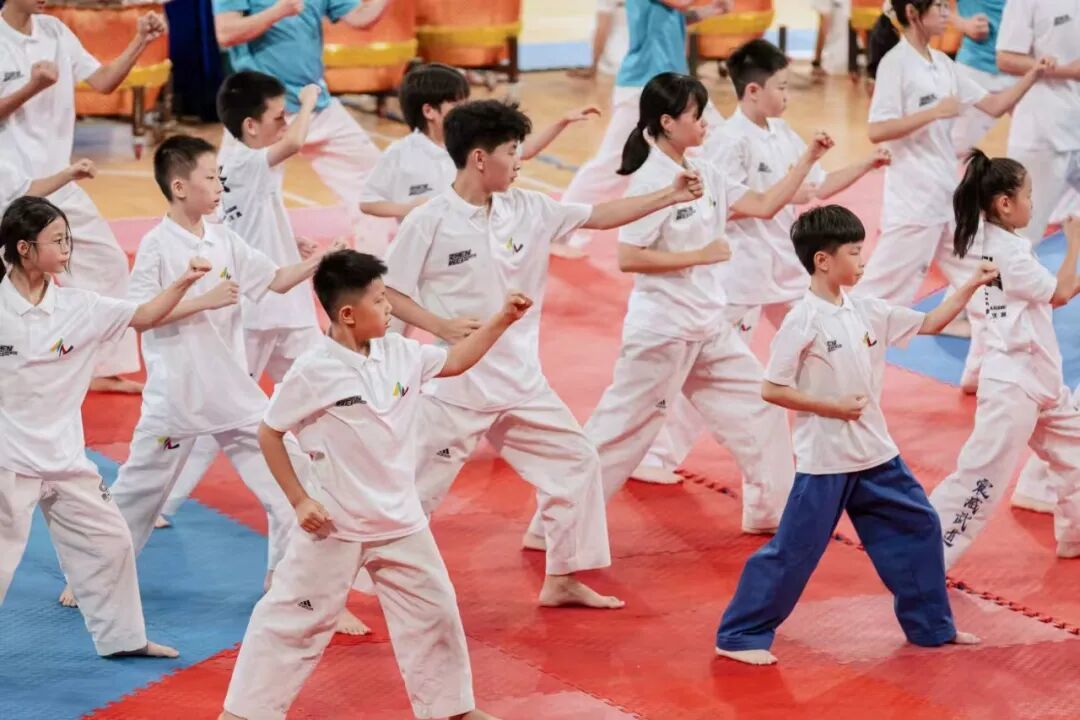 跆拳道缺课_跆拳道教练外出培训停课通知_