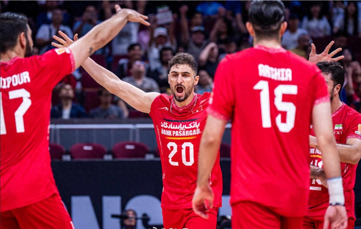 打疯了！卫冕冠军3-0大胜，首个男排世锦赛4强出炉，欧洲黑马完败__打疯了！卫冕冠军3-0大胜，首个男排世锦赛4强出炉，欧洲黑马完败