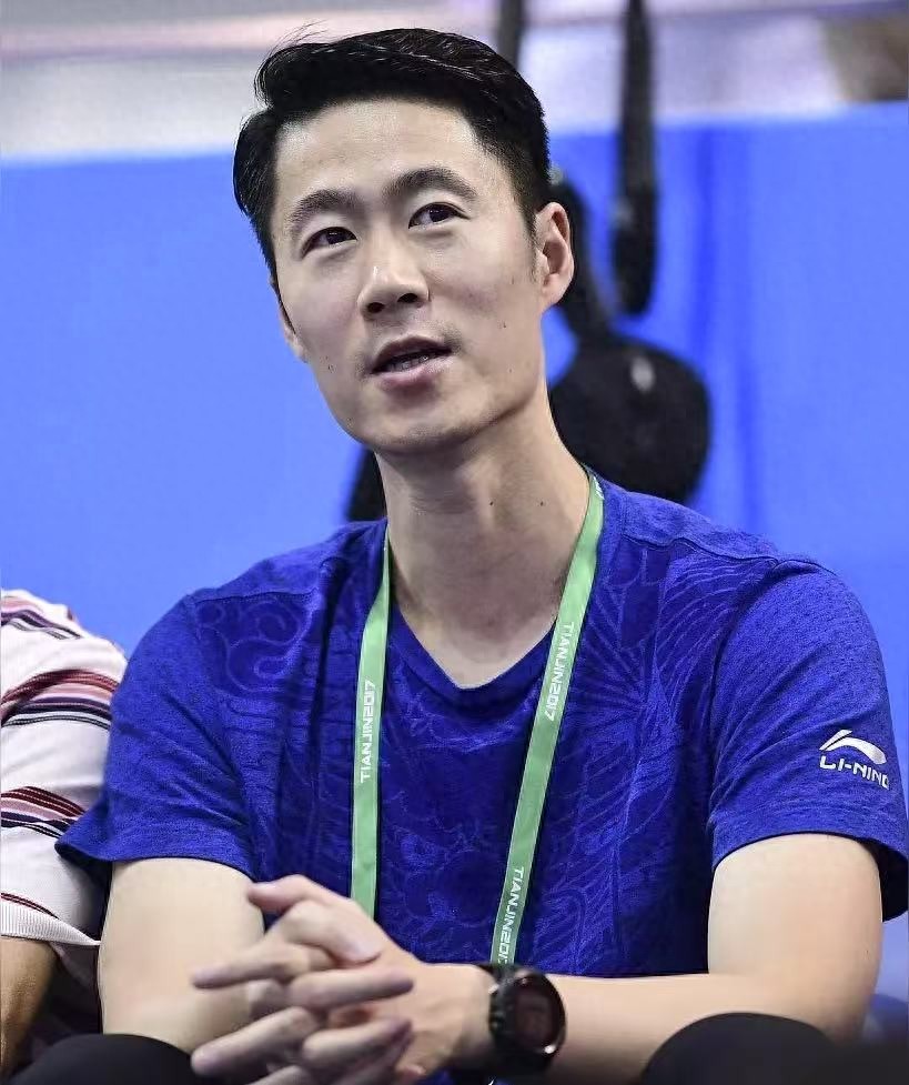 参加音乐会的正式着装_中国奥运旗手正式出炉_