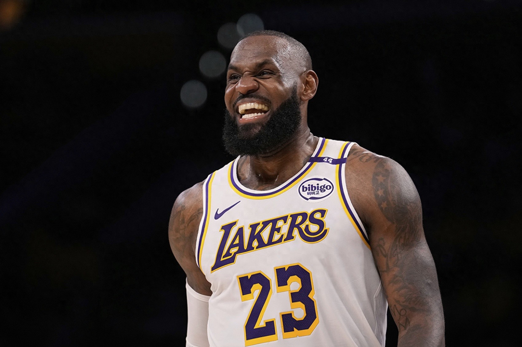 _湖人詹姆斯是什么位置_詹姆斯nba湖人