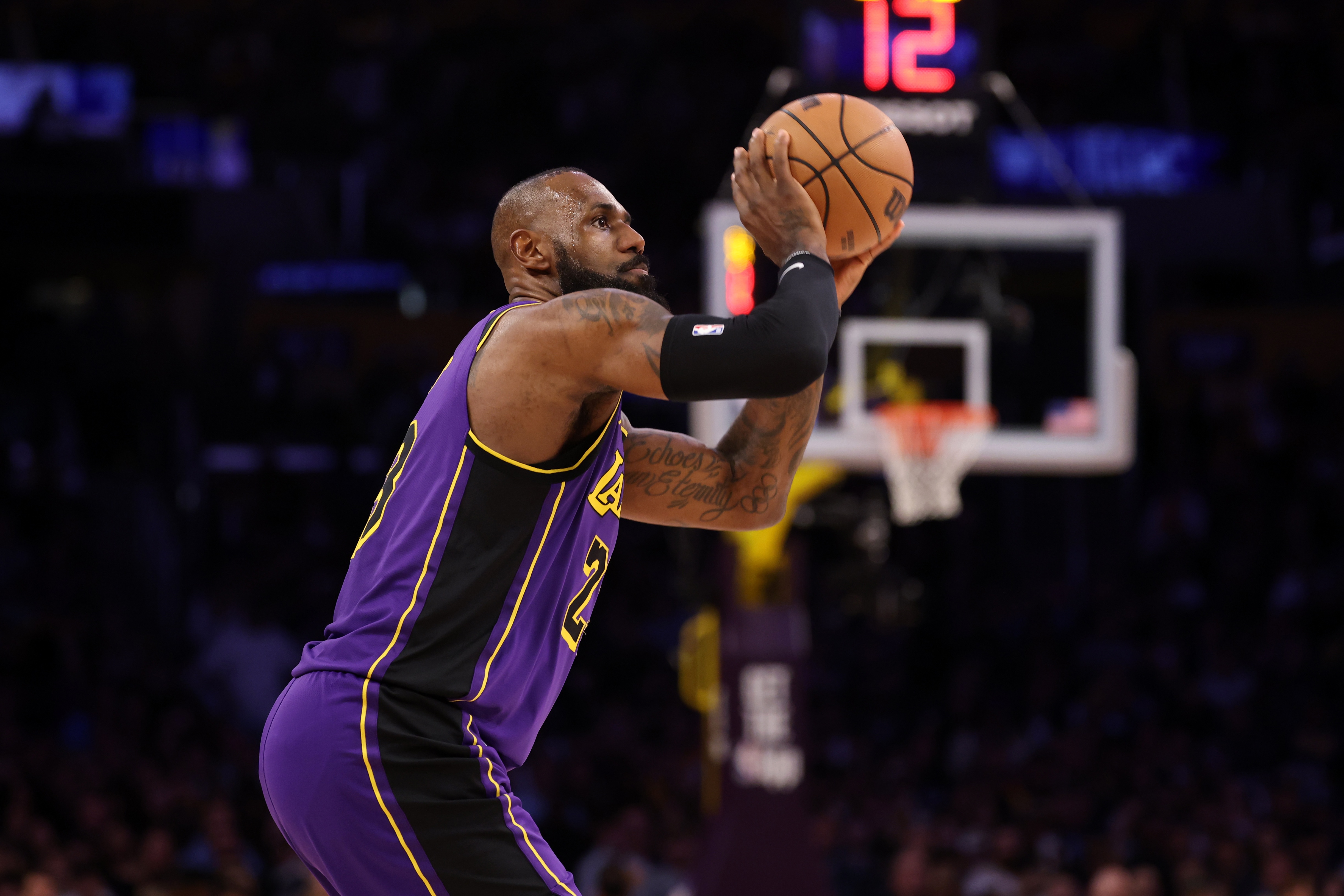 _湖人詹姆斯是什么位置_詹姆斯nba湖人