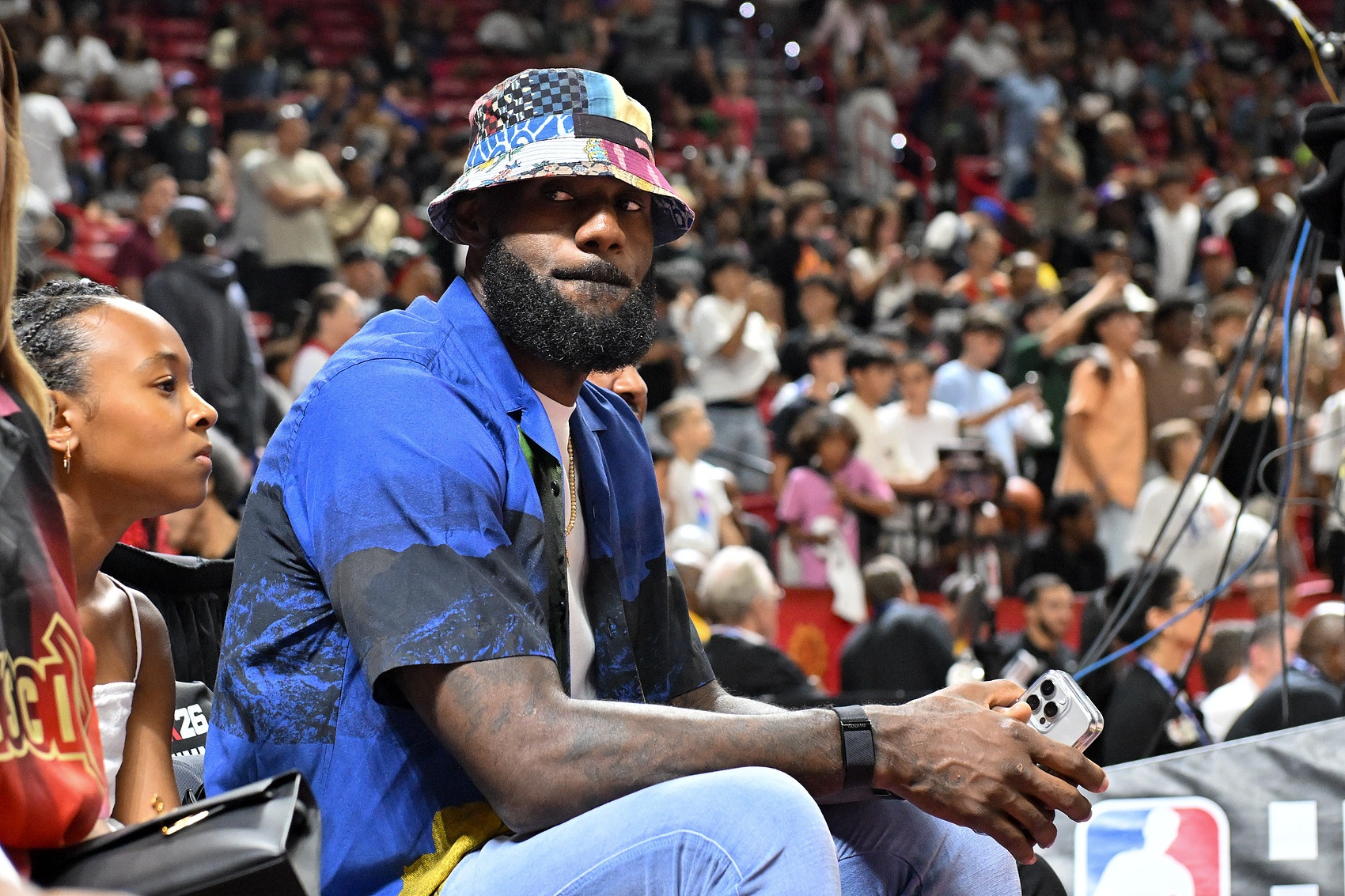 湖人詹姆斯是什么位置_詹姆斯nba湖人_