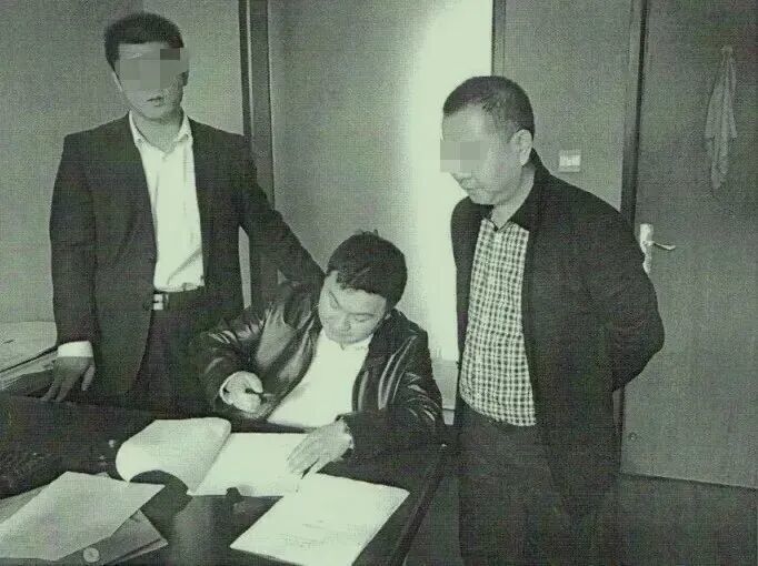 _乐山商行惊现33亿骗贷黑洞，掮客与内鬼串通演戏_乐山商行惊现33亿骗贷黑洞，掮客与内鬼串通演戏