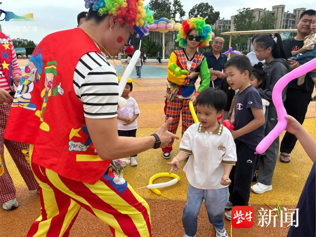_“苏超”引爆全城消费 南京探索“体育+”假日经济新范式_“苏超”引爆全城消费 南京探索“体育+”假日经济新范式