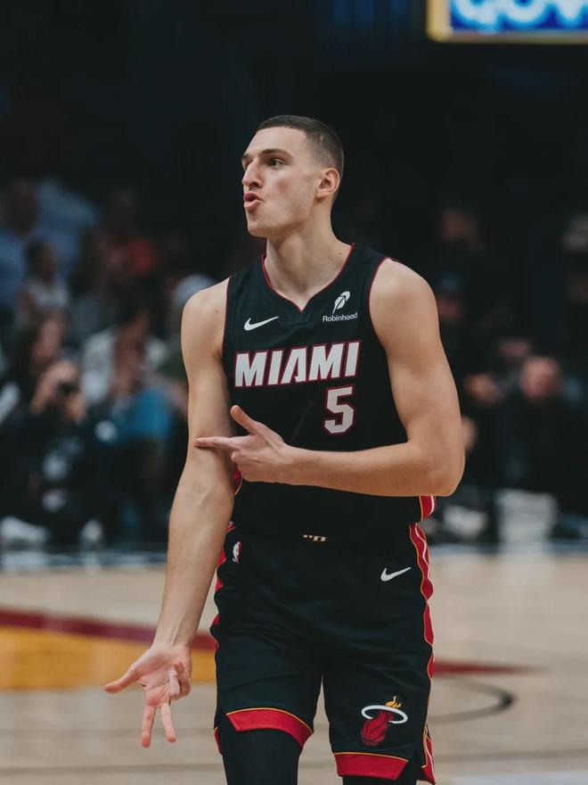 _压哨签约！6240万美元！恭喜约X奇！_压哨签约！6240万美元！恭喜约X奇！