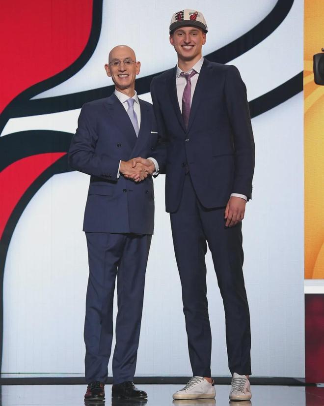 _压哨签约！6240万美元！恭喜约X奇！_压哨签约！6240万美元！恭喜约X奇！