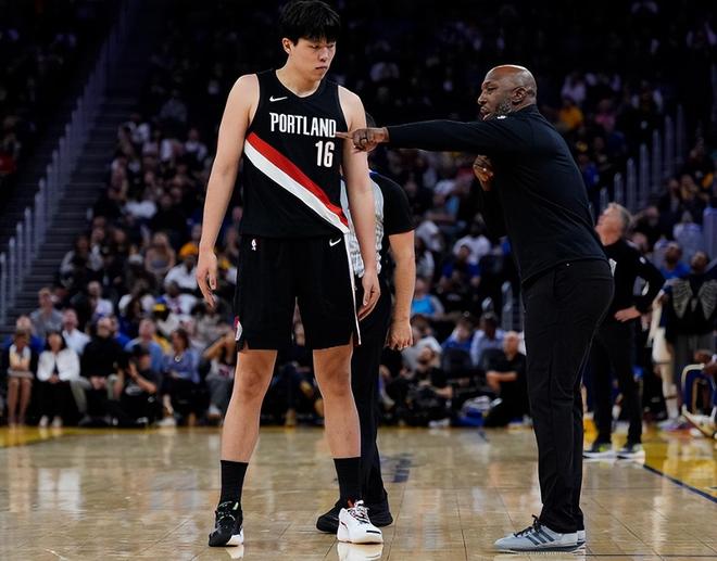 _开拓者官方8连发吹杨瀚森！NBA官推膜拜中国杨，一战打服全美网友_开拓者官方8连发吹杨瀚森！NBA官推膜拜中国杨，一战打服全美网友