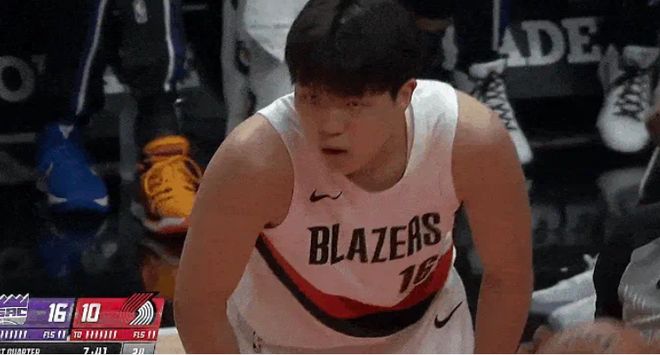 2分钟10分+单节5中5轰14分：杨瀚森爆发引主场高呼 国王媒体折服_2分钟10分+单节5中5轰14分：杨瀚森爆发引主场高呼 国王媒体折服_