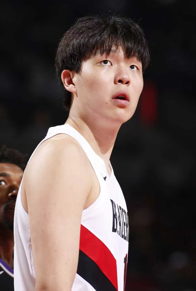2分钟10分+单节5中5轰14分：杨瀚森爆发引主场高呼 国王媒体折服_2分钟10分+单节5中5轰14分：杨瀚森爆发引主场高呼 国王媒体折服_