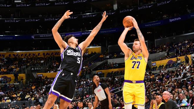 詹姆斯湖人王朝_nba湖人詹姆斯缺席_