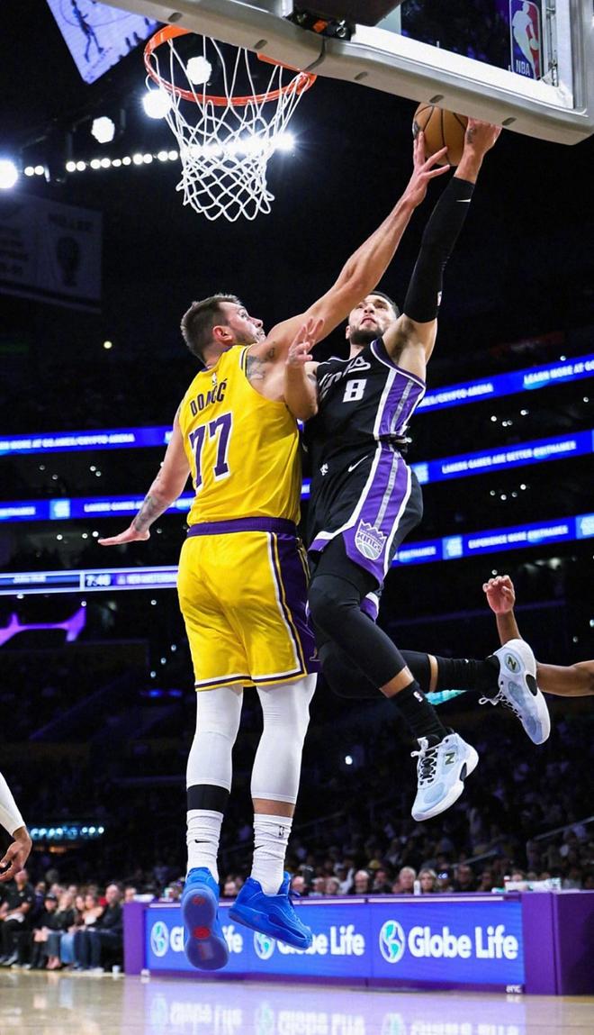 詹姆斯湖人王朝__nba湖人詹姆斯缺席
