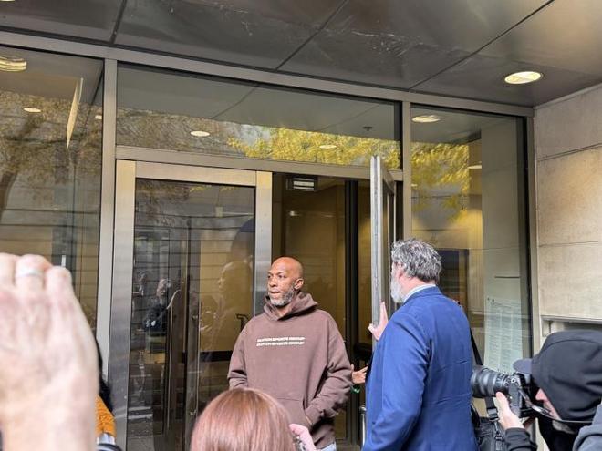比卢普斯获释待审!被指控泄露开拓者摆烂,NBA教练生涯终结?_比卢普斯获释待审!被指控泄露开拓者摆烂,NBA教练生涯终结?_