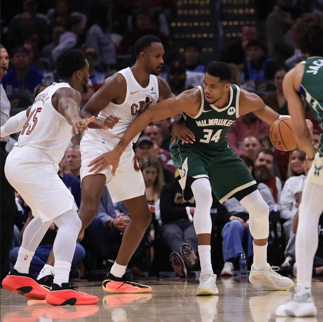 狂轰40+14+9+2+2,字母哥创2大NBA历史第1神迹!雄鹿无缘18分逆转_狂轰40+14+9+2+2,字母哥创2大NBA历史第1神迹!雄鹿无缘18分逆转_
