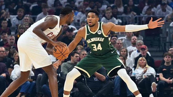 狂轰40+14+9+2+2,字母哥创2大NBA历史第1神迹!雄鹿无缘18分逆转__狂轰40+14+9+2+2,字母哥创2大NBA历史第1神迹!雄鹿无缘18分逆转