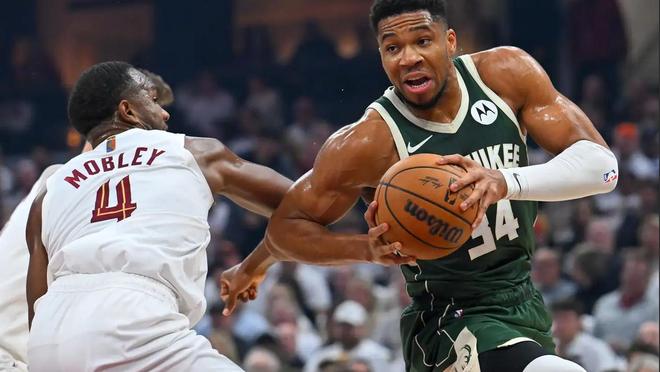 狂轰40+14+9+2+2,字母哥创2大NBA历史第1神迹!雄鹿无缘18分逆转__狂轰40+14+9+2+2,字母哥创2大NBA历史第1神迹!雄鹿无缘18分逆转