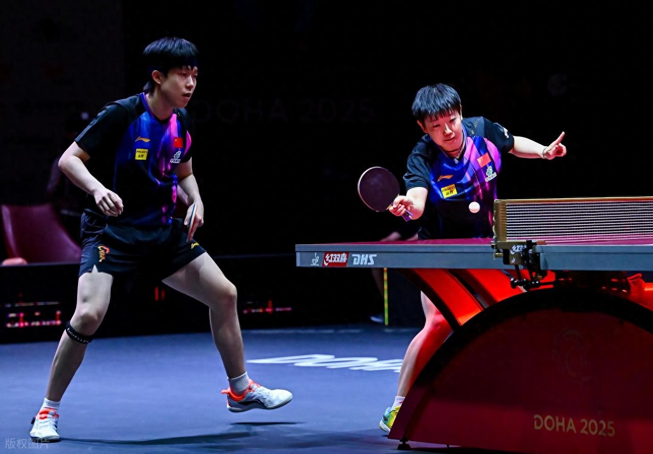 WTT中国大满贯-王楚钦/孙颖莎3-0完胜黄友政/陈熠 夺得混双冠军_WTT中国大满贯-王楚钦/孙颖莎3-0完胜黄友政/陈熠 夺得混双冠军_