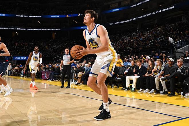 简直是打爆了快船内线支柱！勇士内线新星能否借机找回自信心呢？_简直是打爆了快船内线支柱！勇士内线新星能否借机找回自信心呢？_