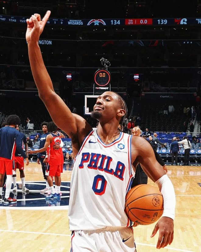 东部第一!4战轰下150分,场均37.5分彻底封神,恩比德成配角?_东部第一!4战轰下150分,场均37.5分彻底封神,恩比德成配角?_