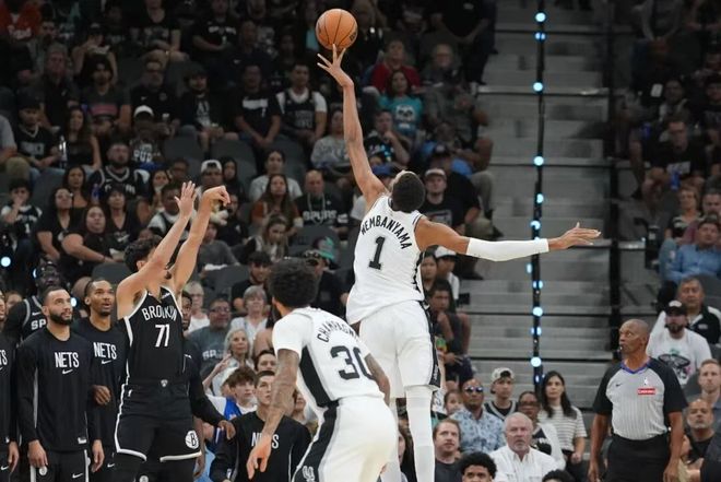 场均4.8帽！防守效率78.6+净效率+43.2，联盟第一，这组合无敌了_场均4.8帽！防守效率78.6+净效率+43.2，联盟第一，这组合无敌了_