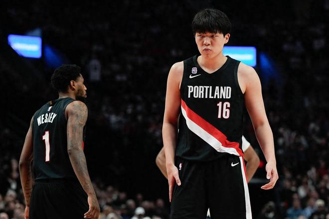 出场时间新低,杨瀚森面临4大挑战,团队谈夜宵门:晚饭&喝的清汤_出场时间新低,杨瀚森面临4大挑战,团队谈夜宵门:晚饭&喝的清汤_