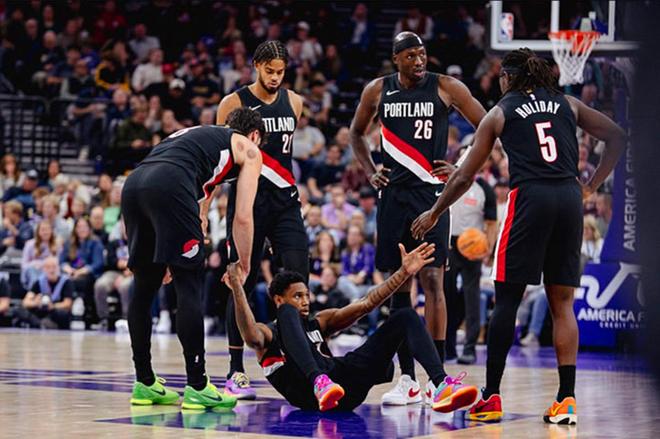 出场时间新低,杨瀚森面临4大挑战,团队谈夜宵门:晚饭&喝的清汤_出场时间新低,杨瀚森面临4大挑战,团队谈夜宵门:晚饭&喝的清汤_