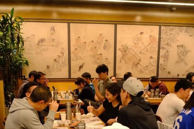 出场时间新低,杨瀚森面临4大挑战,团队谈夜宵门:晚饭&喝的清汤_出场时间新低,杨瀚森面临4大挑战,团队谈夜宵门:晚饭&喝的清汤_