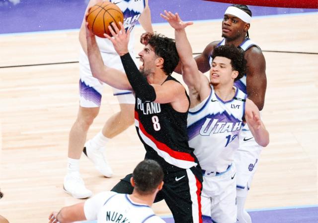 _NBA|开拓者136-134险胜爵士,杨瀚森2分,马尔卡宁32分5板,霍勒迪27分5板8助_NBA|开拓者136-134险胜爵士,杨瀚森2分,马尔卡宁32分5板,霍勒迪27分5板8助