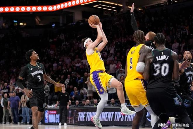 压哨绝杀，2.4亿留不留？湖人经历幸福的烦恼！_压哨绝杀，2.4亿留不留？湖人经历幸福的烦恼！_