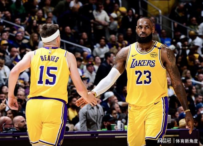 压哨绝杀，2.4亿留不留？湖人经历幸福的烦恼！_压哨绝杀，2.4亿留不留？湖人经历幸福的烦恼！_