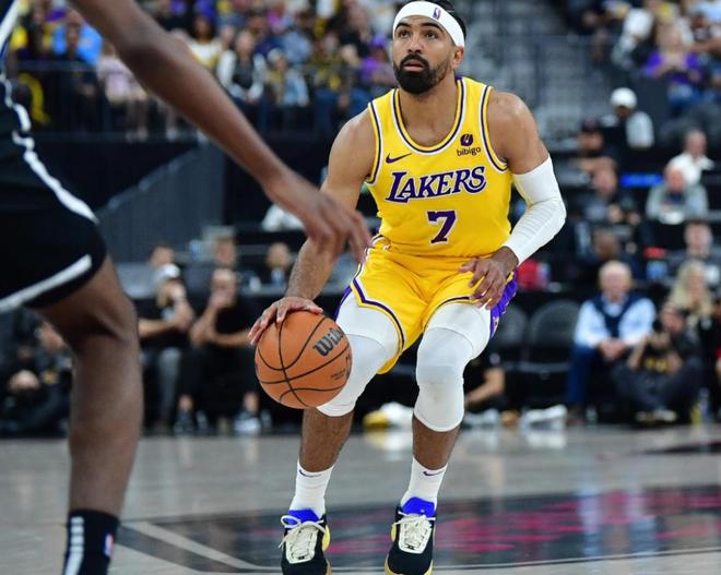 _詹姆斯复出湖人战胜步行_湖人宣布詹姆斯复出