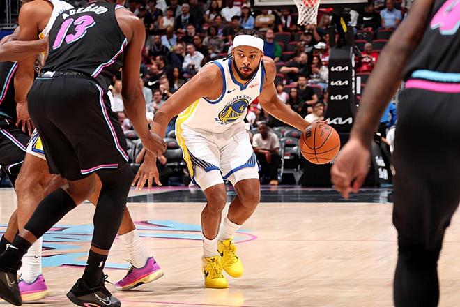 _单场狂砍32分？勇士3D侧翼看起来真的只是吃了顿饺子而已？_单场狂砍32分？勇士3D侧翼看起来真的只是吃了顿饺子而已？