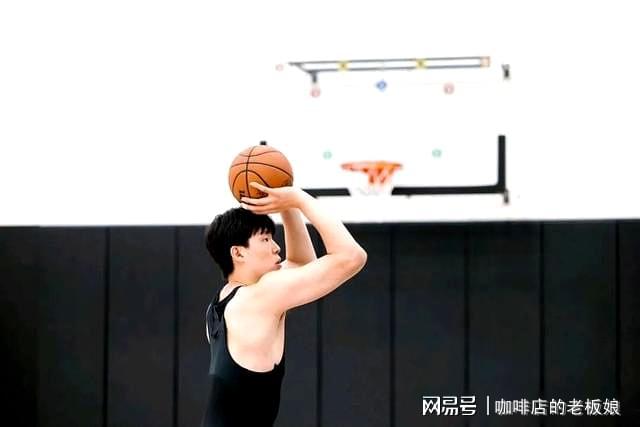 被克林根压制坐冷板凳，杨瀚森7分出场靠速度能逆袭_被克林根压制坐冷板凳，杨瀚森7分出场靠速度能逆袭_