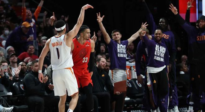 _老大被交易，老三被买断，本以为要摆烂，却打成西部最大的搅局者_老大被交易，老三被买断，本以为要摆烂，却打成西部最大的搅局者