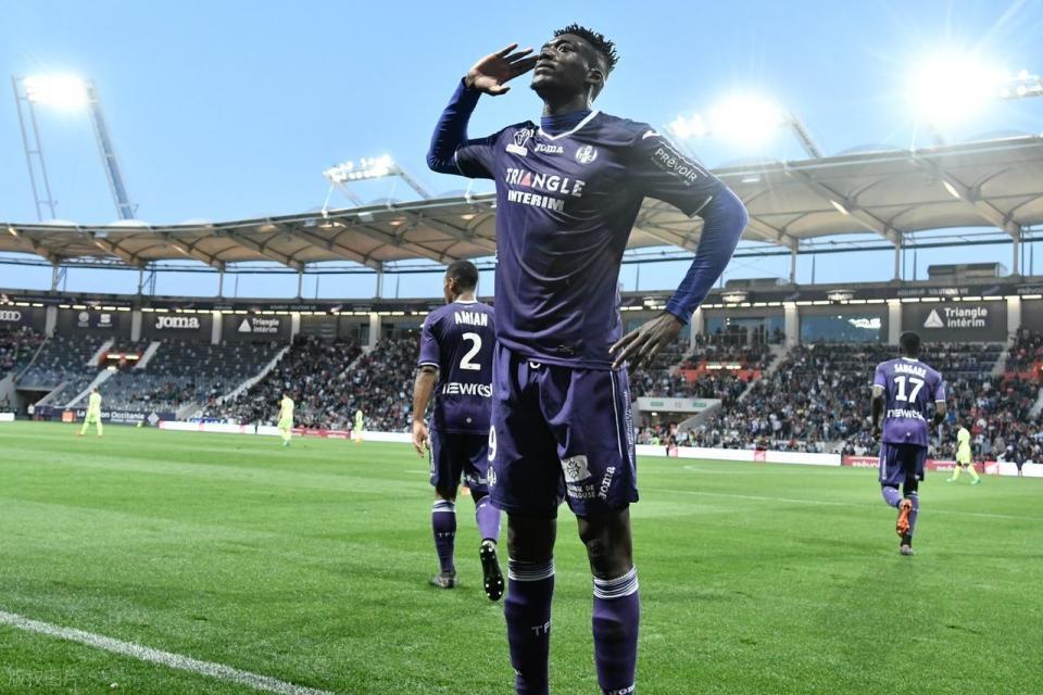 _好消息！曝阿森纳王牌前锋有望加盟中国俱乐部，线索指向成都蓉城_好消息！曝阿森纳王牌前锋有望加盟中国俱乐部，线索指向成都蓉城